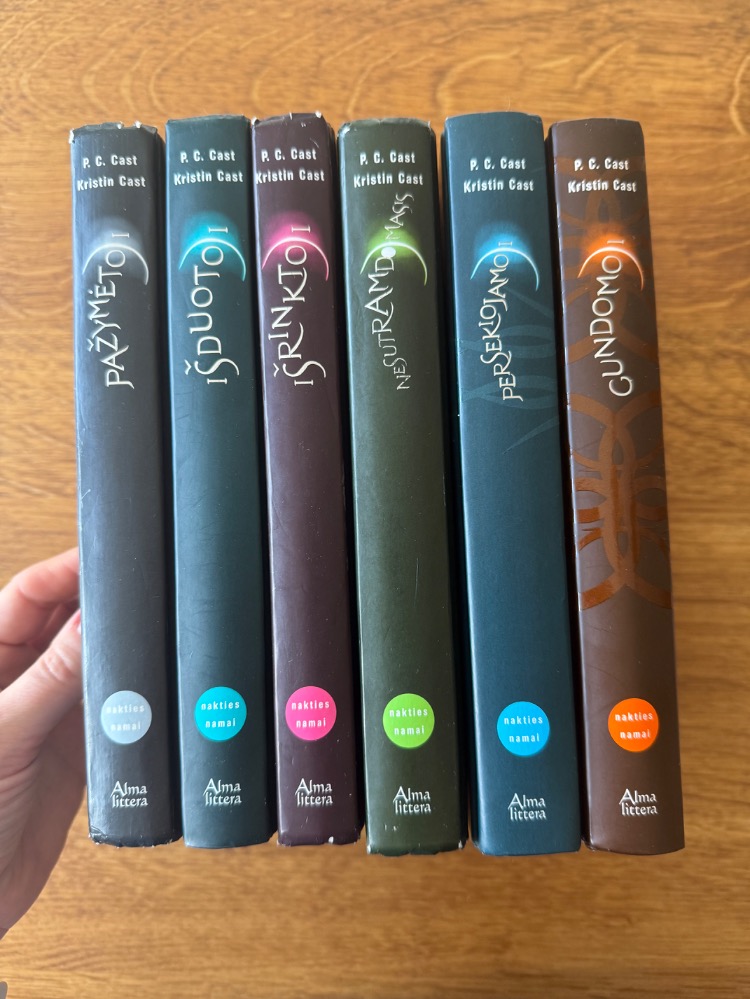 Ciklo "Nakties namai" 1-6 knygos