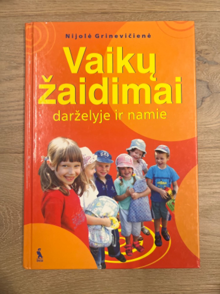 Vaikų žaidimai darželyje ir namie