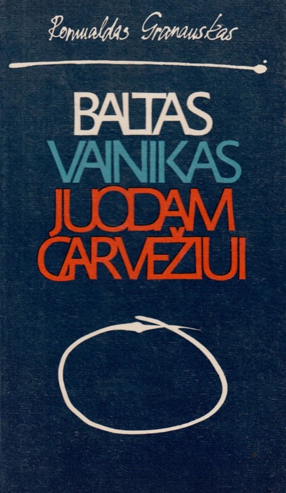 Baltas vainikas juodam garvežiui