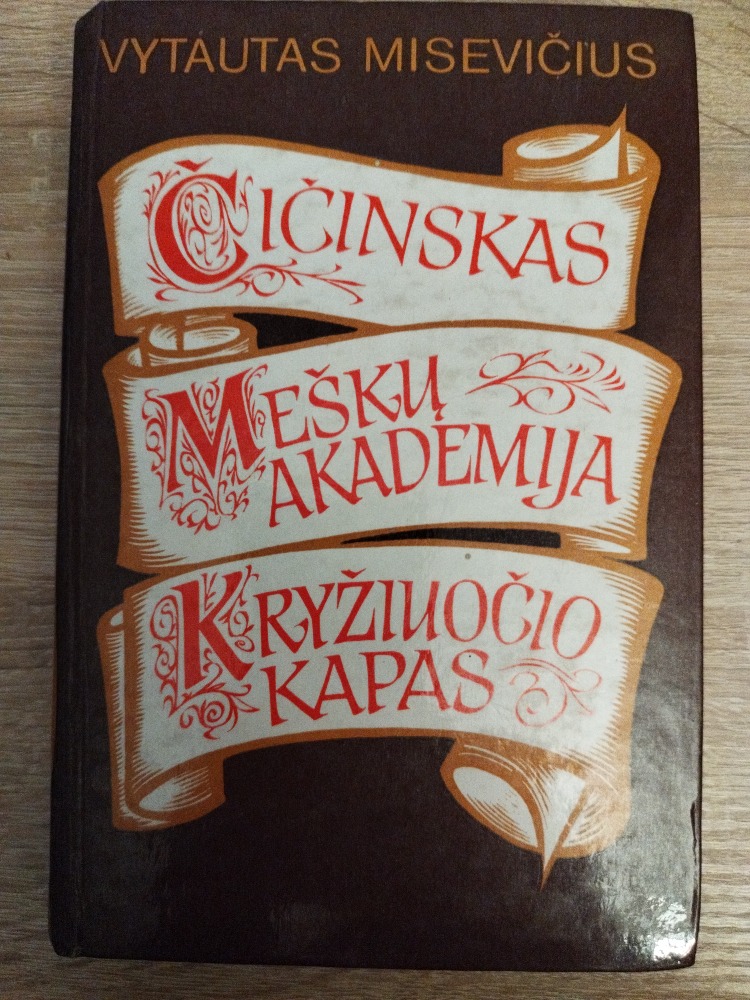 Čičinskas. Meškų akademija. Kryžiuočio kapas