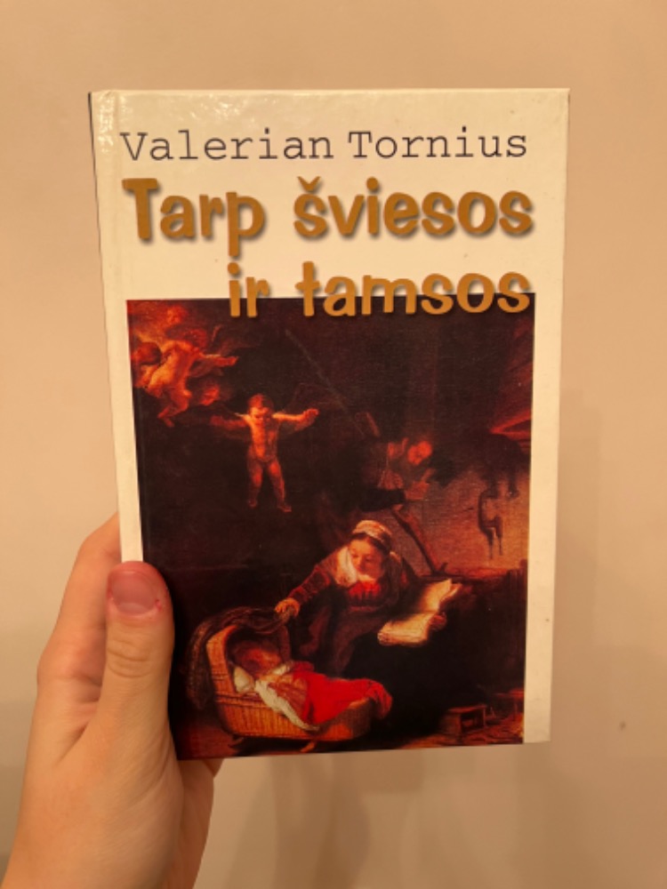 Tarp šviesos ir tamsos