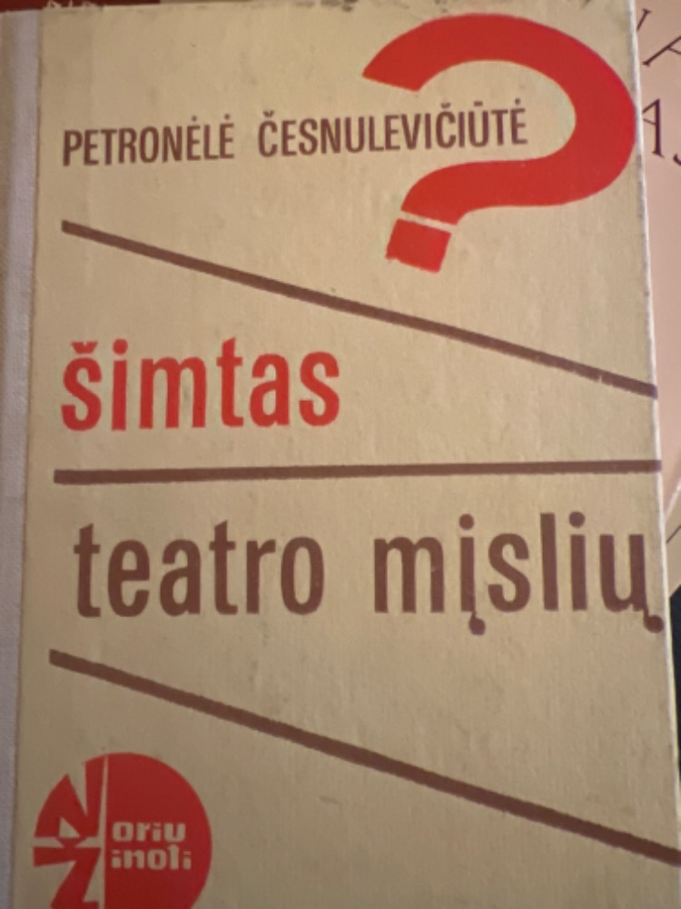 Šimtas teatro mįslių