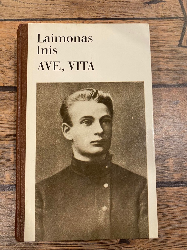 Ave, Vita