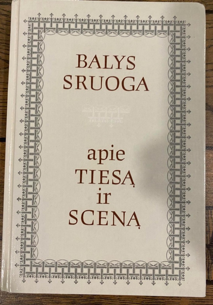 Apie tiesą ir scen�ą