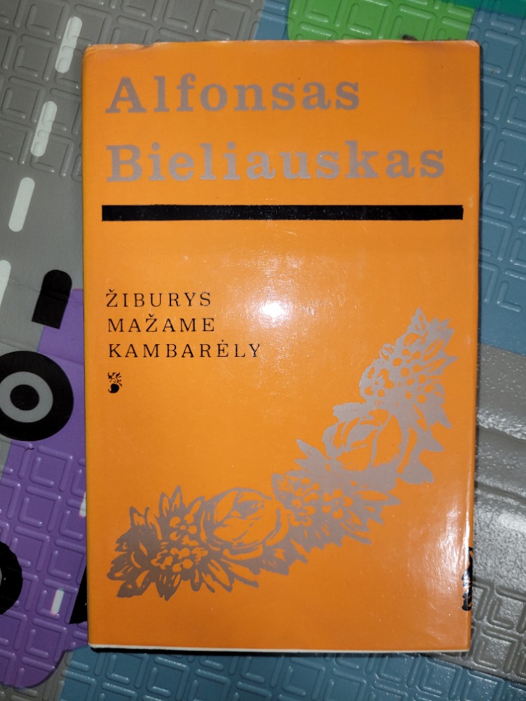 Žiburys mažame kambarėly