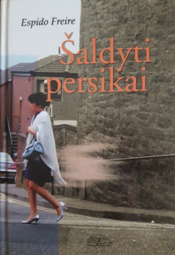 Šaldyti persikai