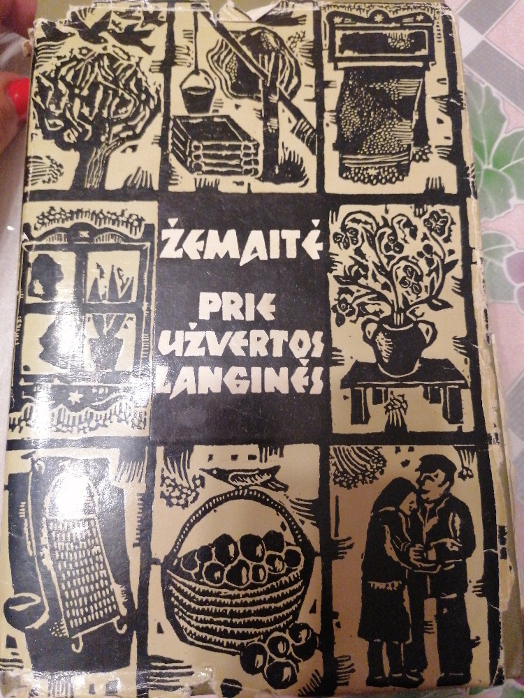 Prie užvertos langinės